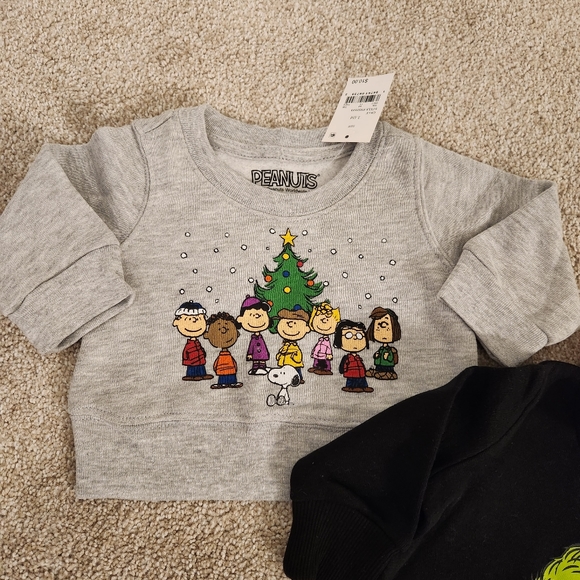 New with tags! Bundle of 2 Baby's Christmas Sweatshirts size 3-6M - Picture 3 of 5